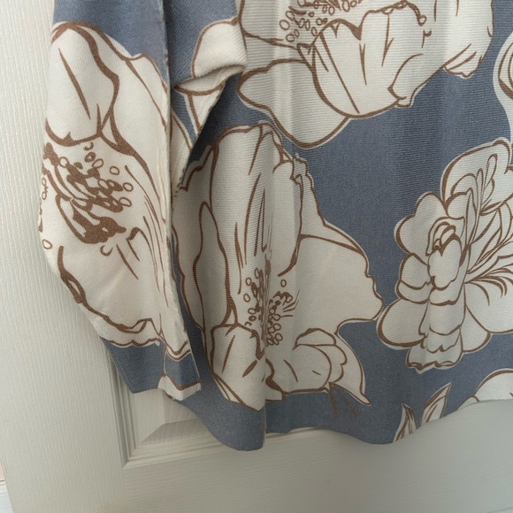 Sioni Sweater - Picture 13 of 15